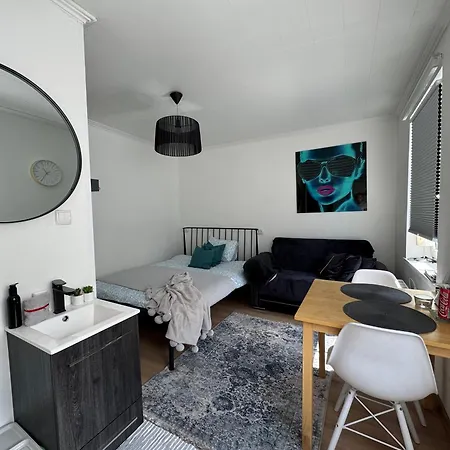 Ally's Urban Cozy Juhkentali 42 Near Centre Airport Next To Bus Station Apartment *