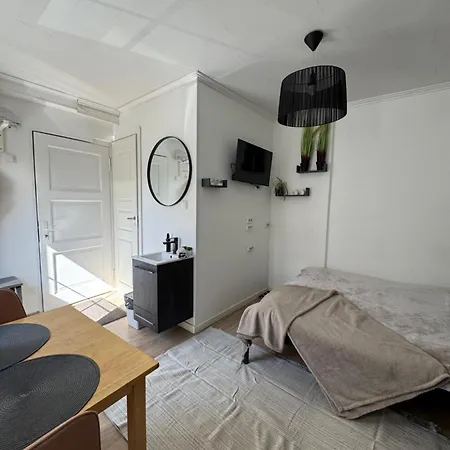 Ally Simple Cozy Juhkentali 42 Near Centre Airport Next To Bus Station Apartament