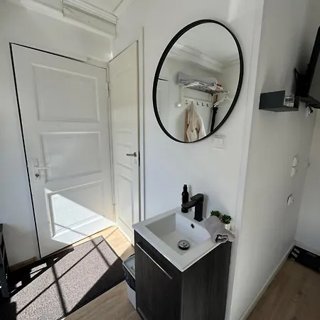 Apartament Ally Simple Cozy Juhkentali 42 Near Centre Airport Next To Bus Station